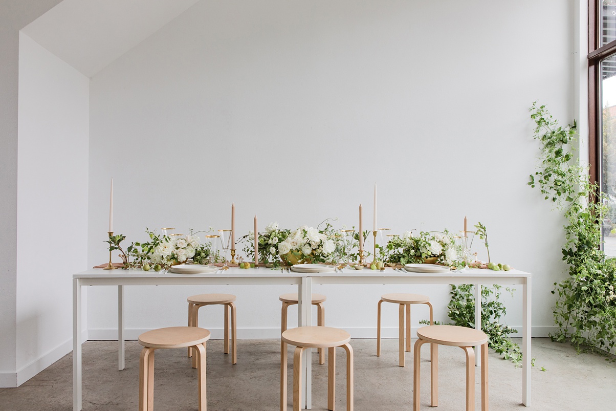 Modern-White-Wedding-Indoor-Seating-Setup The indoor table setup