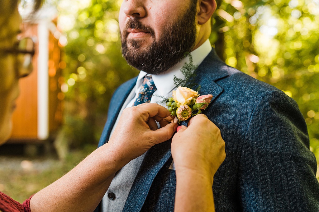 Mountain-Wedding-with-Vibrant-Summer-Blooms-Mom-Helping-with-Boutonniere The groom's mom helps with the boutonniere
